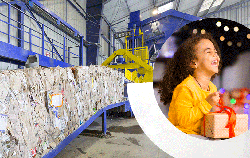 Cubes de déchets sur un tapis roulant